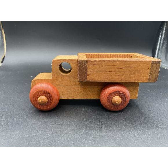 The Montgomery Schoolhouse Inc Vermont Toy Truck Wooden Wheels Turn Freely - Picture 4 of 11